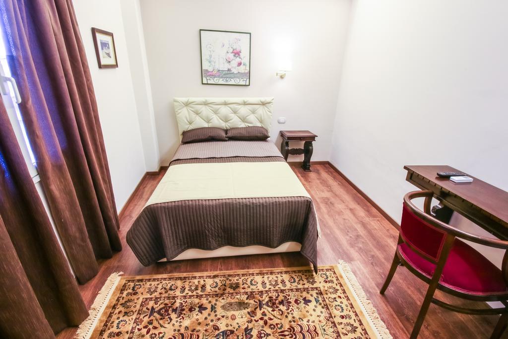 96 Guest House Reggio di Calabria Rum bild