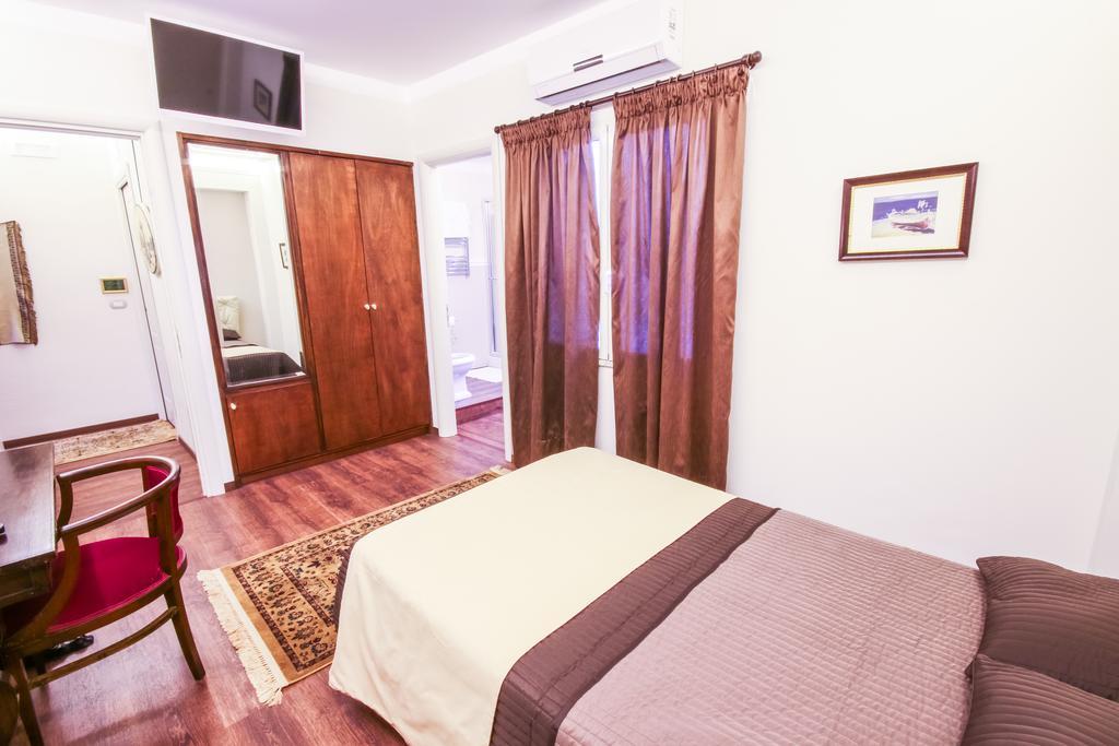 96 Guest House Reggio di Calabria Rum bild